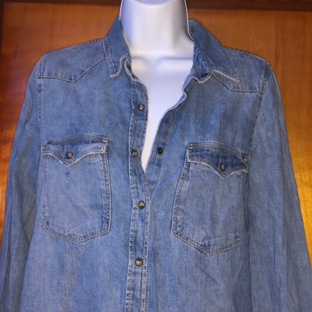 ✨Zara Denim Long Sleeve Button Down Top✨